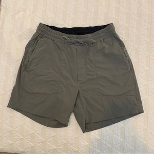 Lululemon Bowline Shorts 5” (Grey Sage) - M